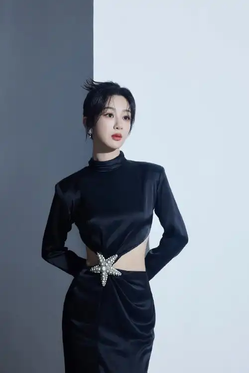 杨紫黑色闪钻镂空裙