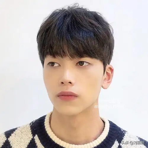 男生最流行的发型(2020最火最流行男发24款)