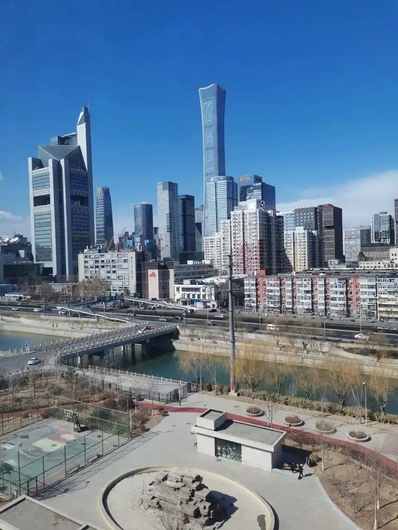 北京第一高楼中国尊,地上108层528米高端大气#城市美景 - 抖音