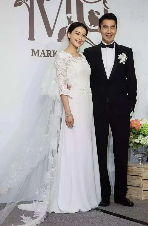 高圆圆可能是为数不多的街拍比大片还美的女演员了吧