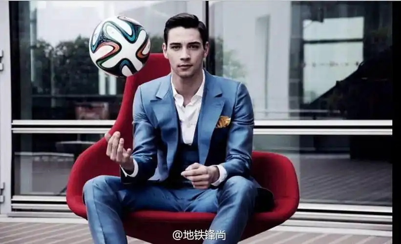 02年意大利 男模队_男模谢新秋全见无庶档图片