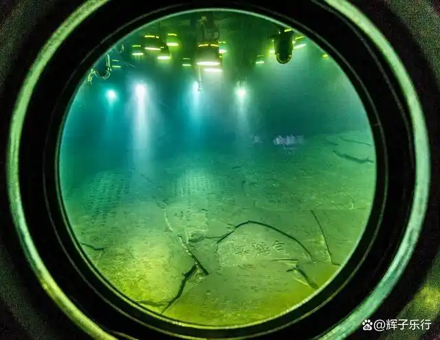 到重庆涪陵长江里,参观世界上唯一在水下40米的白鹤梁水下博物馆