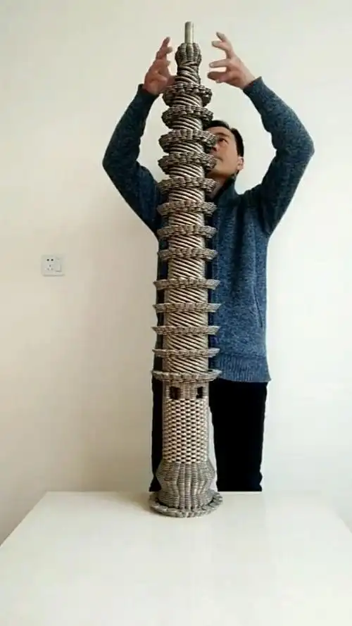 高手在民间,大叔用硬币摆出来造型已经很厉害了