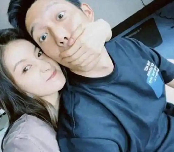 与王子文分手后吴永恩近况曝光,和家人出游超低调,被夸帅气淡雅_儿子