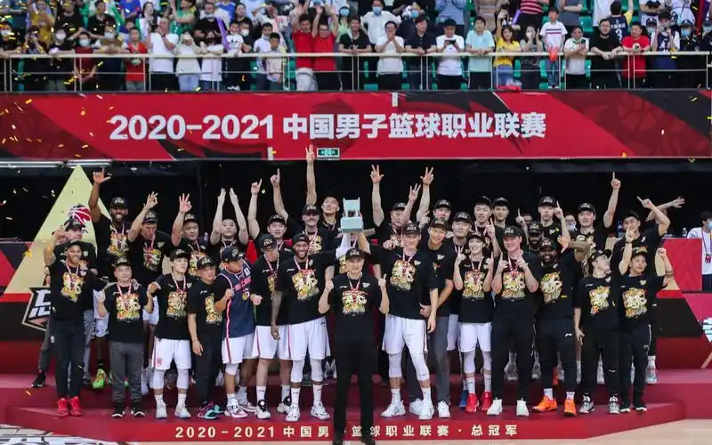 活动作品广东宏远十一冠混剪和你一样