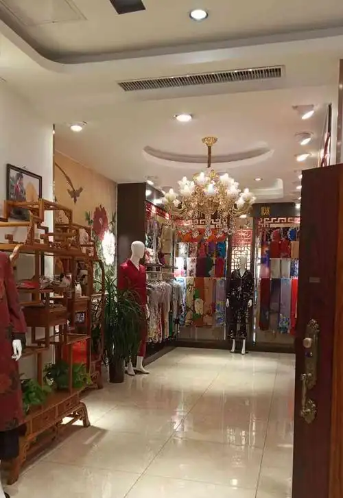 韦小宝杭州丝绸精品皮草(汇通路店)-"里面打扫的很干净,去的时候他们