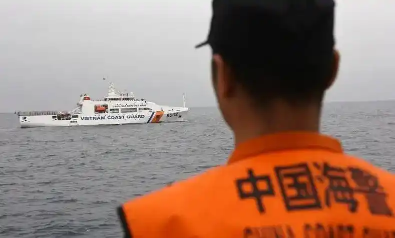 时隔25年的万安滩对峙.2023年5月,中国的科考船前往万安 - 抖音