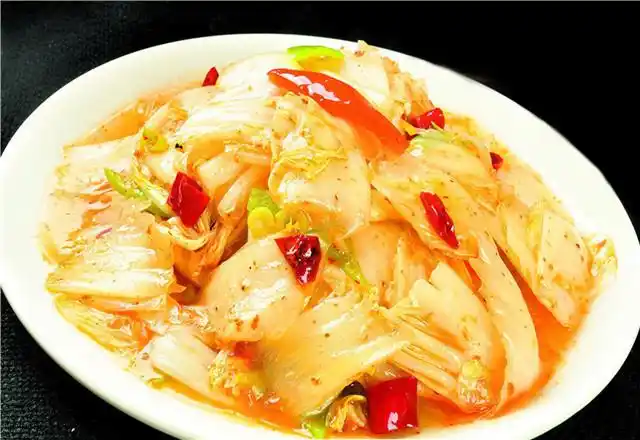 炒酸辣白菜时,想炒的好吃以下3点要注意,这样做出来才会清脆爽口!