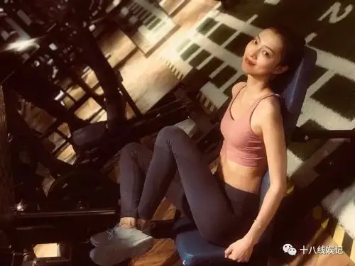 贺天举闪婚惊呆球迷同样在去年完成终身大事的还有辽篮射手贺天举,和