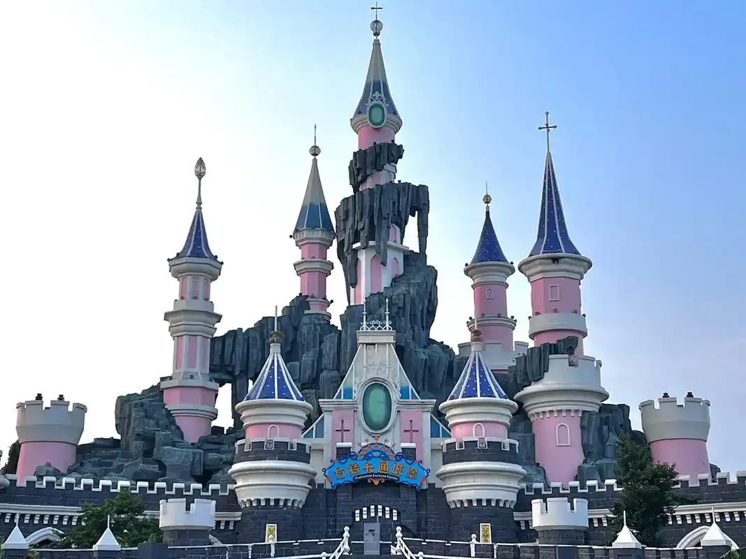 芜湖方特梦幻王国.#通知你一下恋爱告急 #城堡98 进入园区 - 抖音