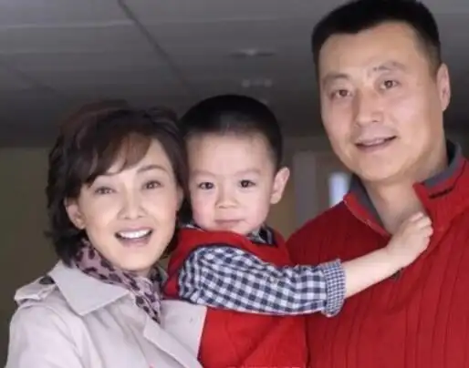 【图】牛莉老公图片曝光 为你解密两人的恋爱情史