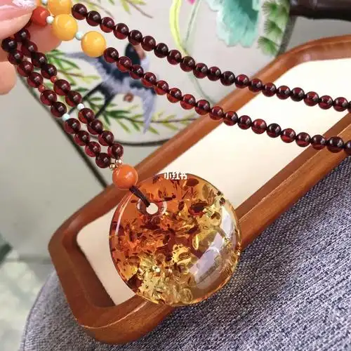 天然花珀平安扣吊坠,颜色红润,无杂裂,天然琥珀爆花