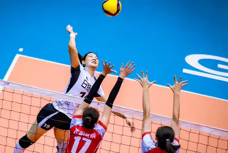 她在春武里的出色发挥使她重返山东女排,成为她参加全锦比赛时山东