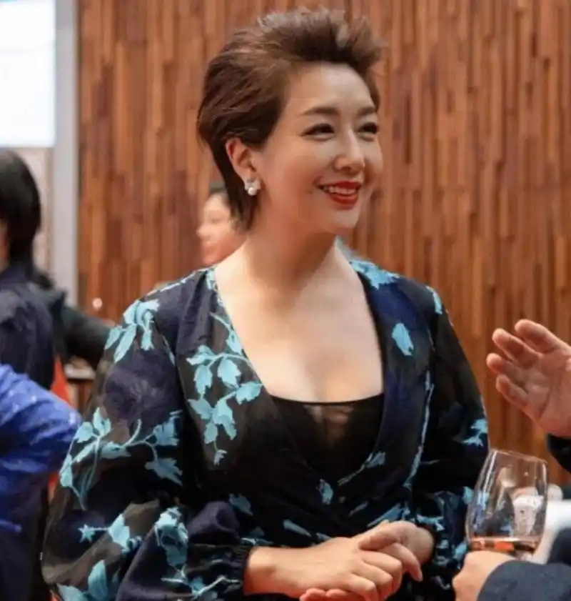 江珊,年过五旬仍丰腴如玉,成为"男神收割机"实至名归