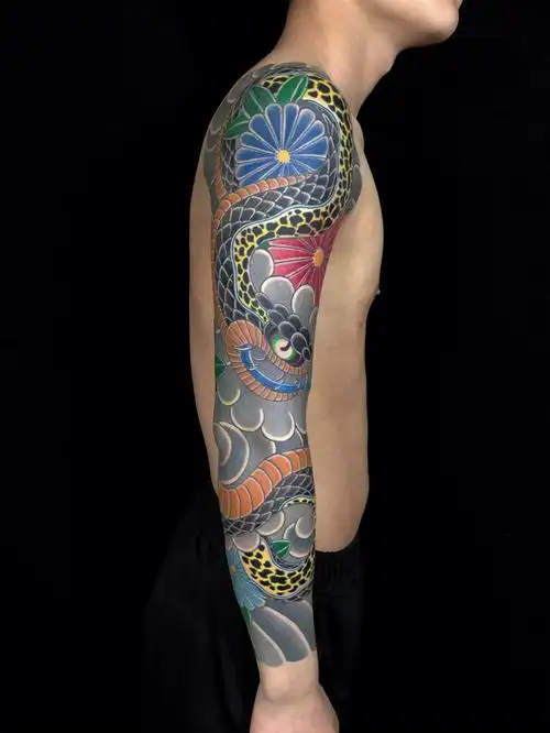 花臂蛇日式老传统纹身刺青