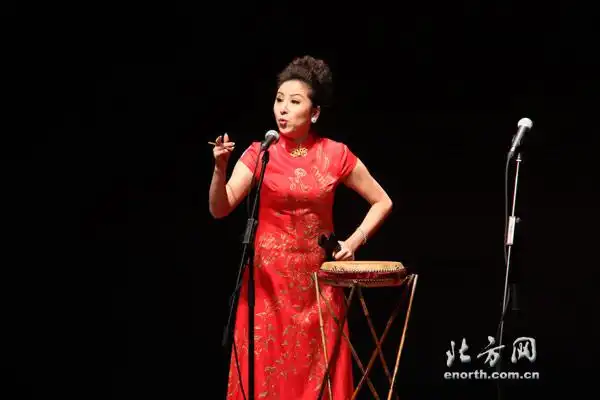 天津时调河南坠子加京韵大鼓 大剧院里过戏瘾