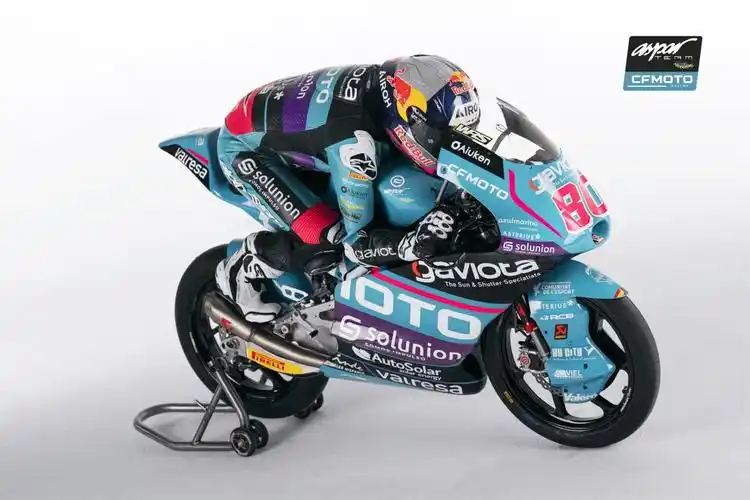 全新蓝色战车cfmoto新赛季moto2moto3赛车发布
