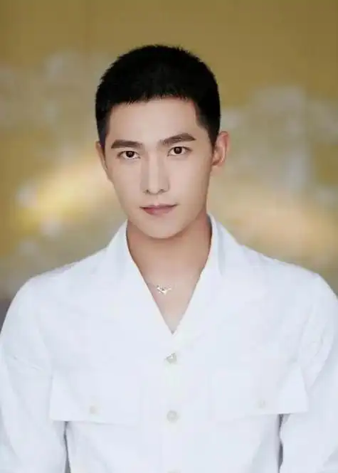 盘点男明星剃光头,那些男星的光头造型_犇涌向乾