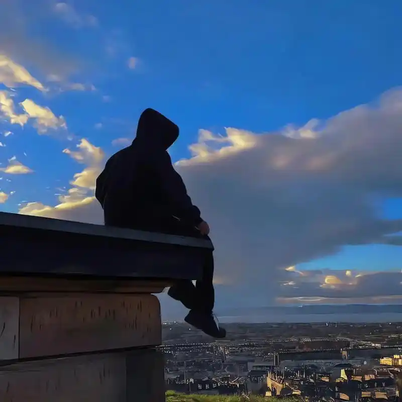 男生头像二次元#男生头像简单干净 #男头像动漫#成熟男人头 - 抖音