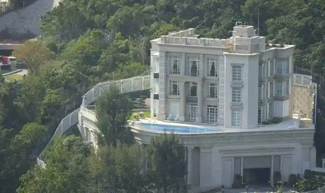 李嘉诚豪宅几十年不换周围邻居更有来头都是什么人