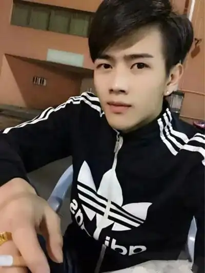 图网络红人黎伟图片尽显帅气外貌出众性格出奇的低调