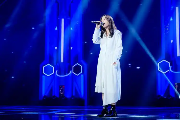 2019年的夏天,来自四川成都的95后女孩骆蕾来到《中国好声音》的舞台