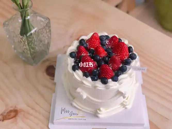 草莓蓝莓蛋糕