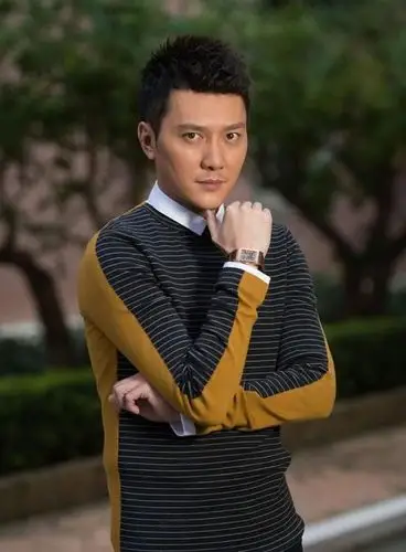 冯绍峰为星光邦拍摄一组大片成熟稳重尽显男人魅力