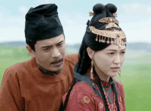 难怪有的情节只有上半身,随着镜头下移后,是看不得的尴尬全景