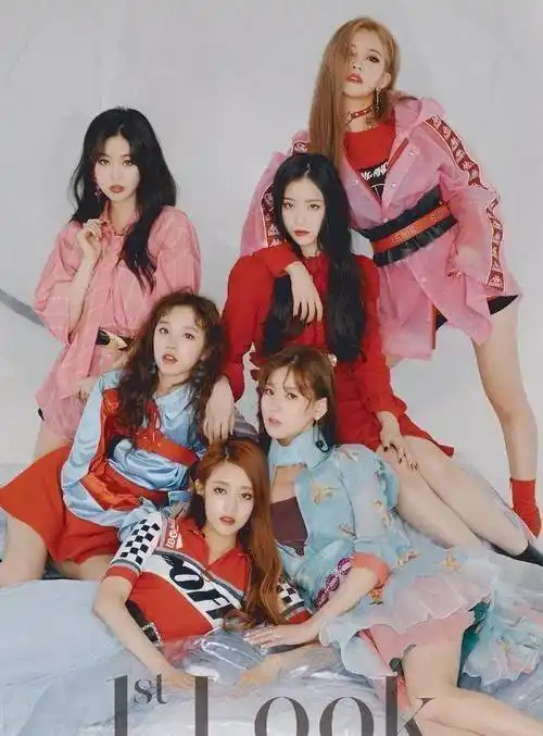 穿黑丝袜的韩女团!泫雅师妹gidle演出遇暴雨和冰雹,叶舒华摔倒