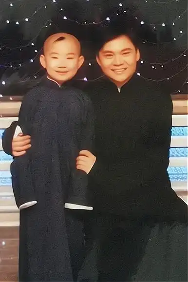 德云社陶阳深夜晒合影,引发网友热议,您的室友高峰终于回来了