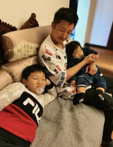 疫情之下杨幂刘涛朱亚文宅家生活曝光做饭健身带娃太真实