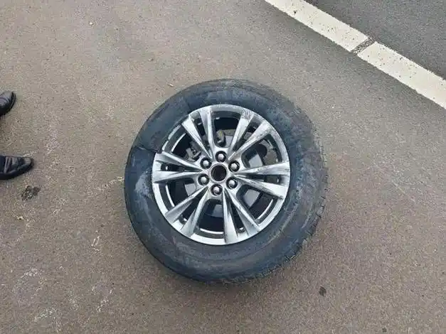 "五一"多地发生爆胎事故,交警呼吁:问题轮胎尽快换