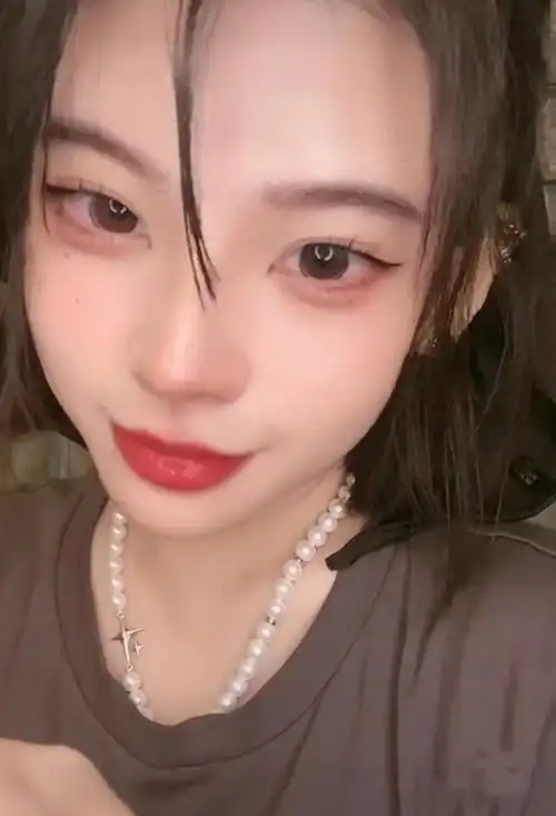 网红西红柿ovo发动态秀颜值,被嘲是逐帧修图,本尊回怼:你好无知