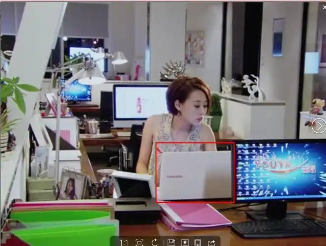 《幸福从天而降》 江天晴用的电脑是三星的什么型号?是全白色的!