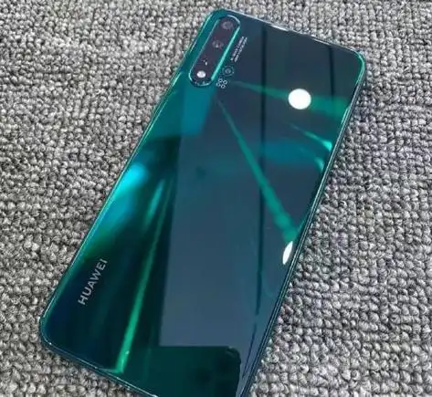 华为nova5是华为在2019年6月发布的一款中高端手机,主打高颜值,高性能