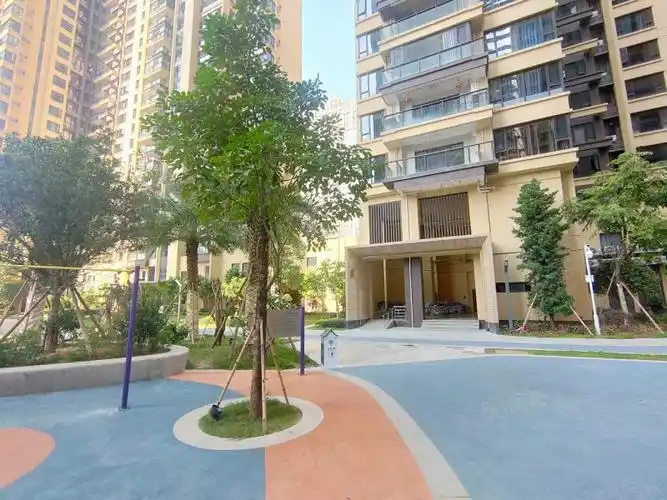 桂荣名轩4室2厅2卫161㎡南北160万