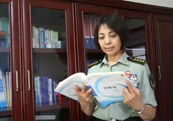 绿军装白大褂她甘做建功基层的好军医记63729部队支援保障营门诊部