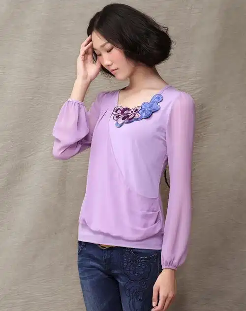 粉紫色甜美刺绣拼接上衣