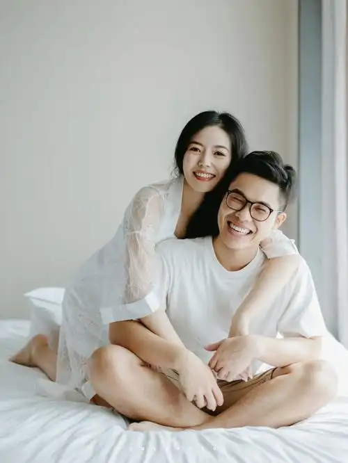 婚礼跟拍没有接亲的早晨来一组情侣照吧