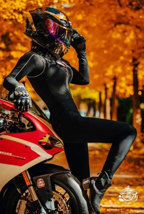 女骑士和她的杜卡迪959 panigale - 摩托车二手网