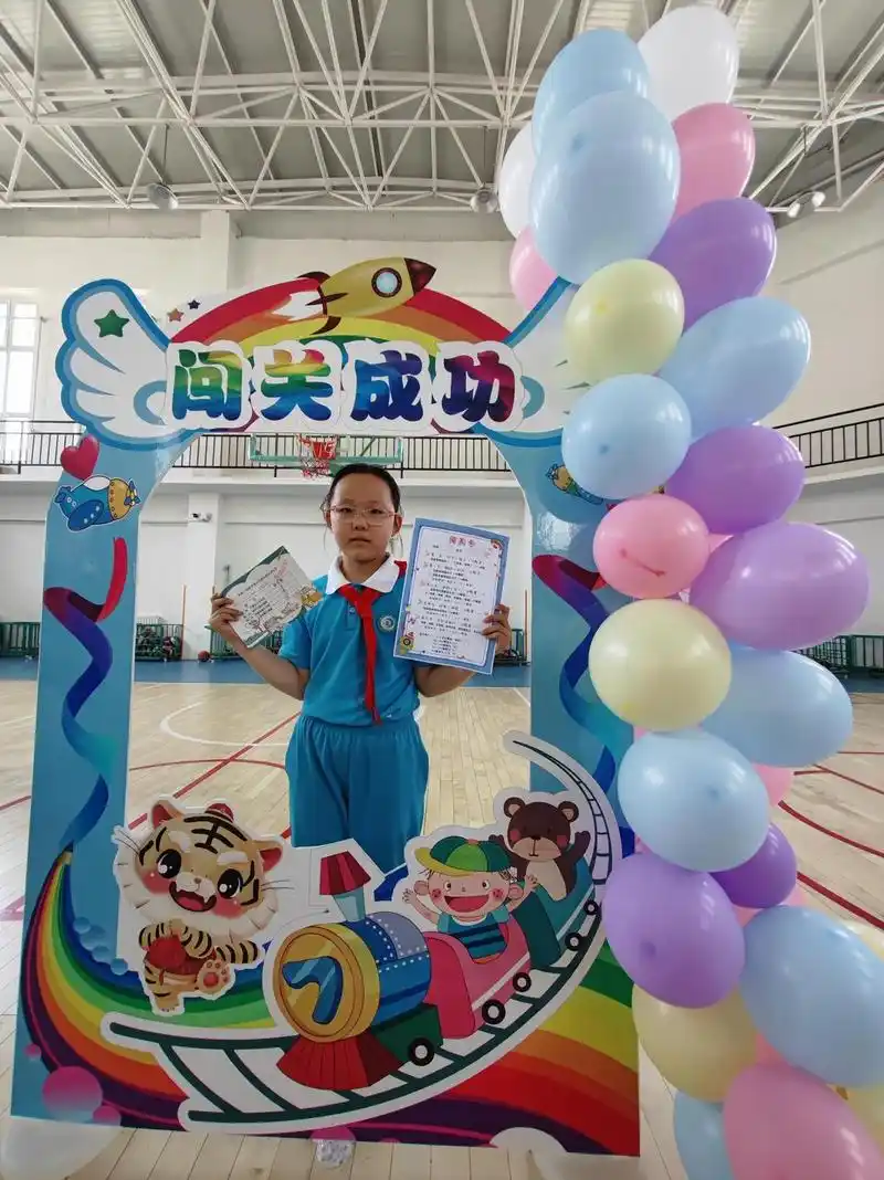 "学生口述答题闯关有趣"乌鲁木齐市第一小学教育集团低年级开展无纸化