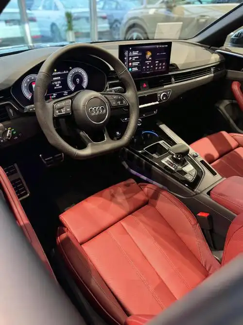 奥迪终于开窍了!a4l红内饰