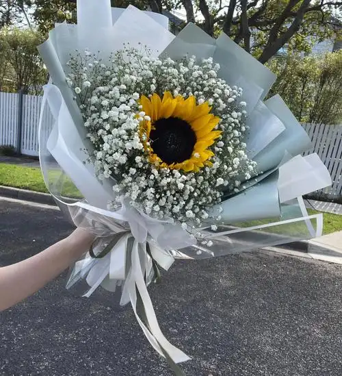 向日葵满天星毕业花束