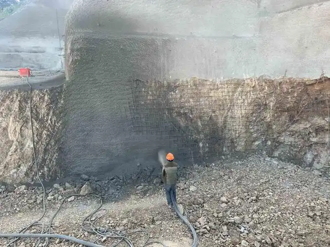 5,北侧左线隧道洞口边坡喷锚支护