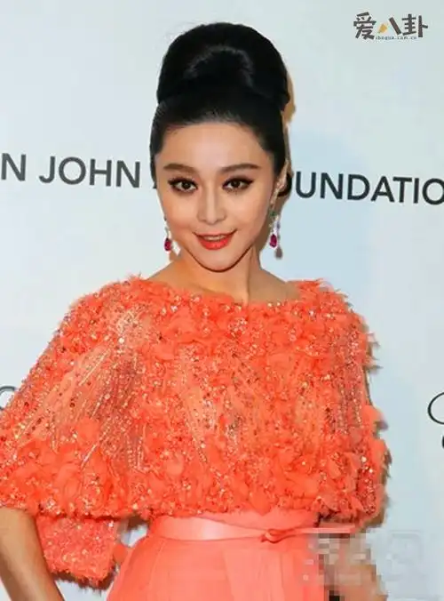 范冰冰身着透视装,尴尬瞬间被记者现场捕捉