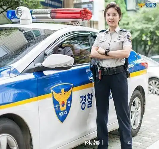 韩国警察局长强迫漂亮下属女警陪高官饮酒作乐被韩媒爆料