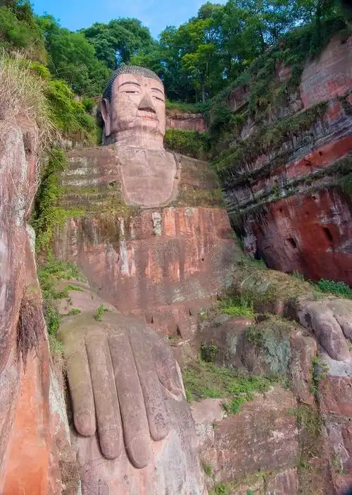 探访乐山大佛:一览无余的震撼与神奇