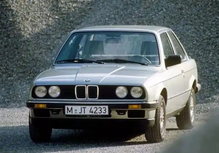 霍氏拐角的60年,宝马三系续演传承艺术