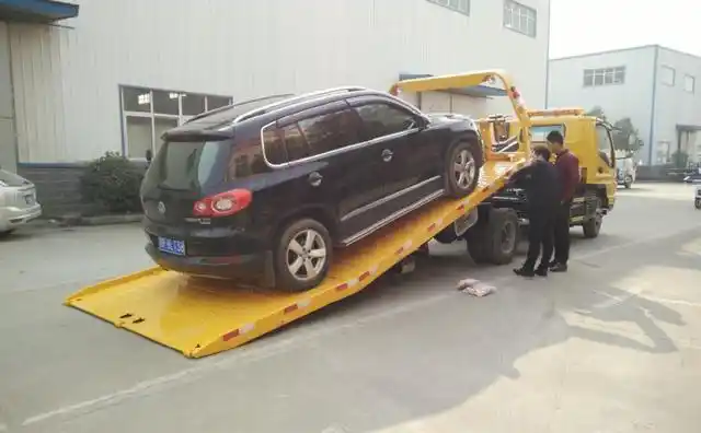 换句话说就是只有交警部门指定的拖车队才有资格实施拖车救援服务